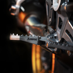 F-Y7T2 : Repose-pieds Adventure Akrapovic Yamaha Tenere 700 TNR